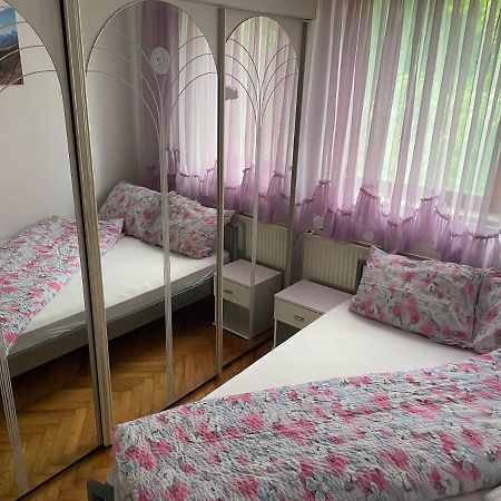 Slatka Sobica Za Dvoje Sa Upotrebom Zajednicke Kuhinje I Kupaonice Zagreb Ngoại thất bức ảnh