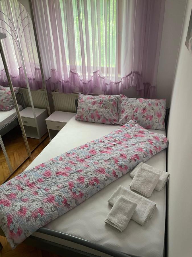 Slatka Sobica Za Dvoje Sa Upotrebom Zajednicke Kuhinje I Kupaonice Zagreb Ngoại thất bức ảnh